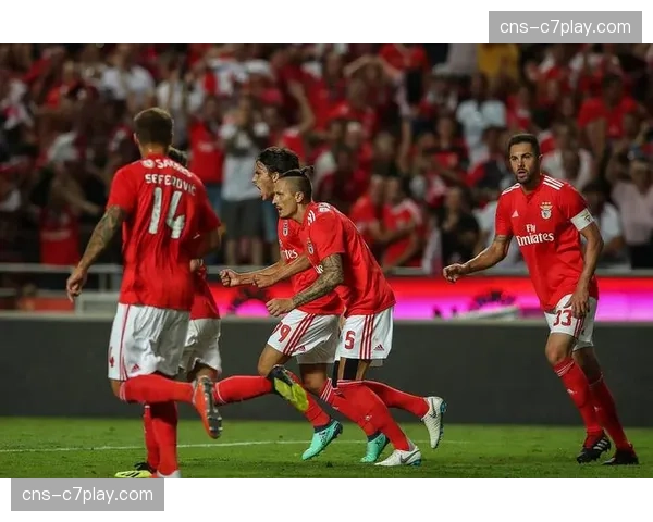 速报：莱奥一条龙破门，AC米兰客场2-1战胜萨索洛