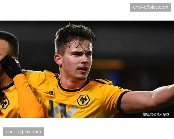 格雷茨卡的角色转变：从后插上攻击手到拖后组织者的战术价值