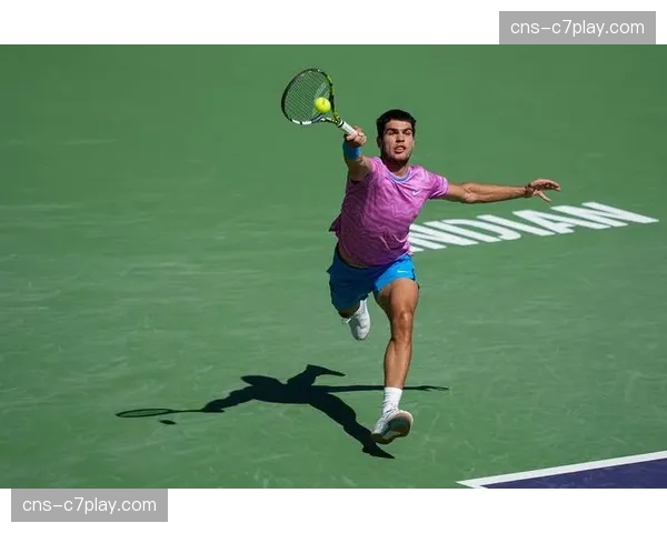 巴塞罗那公开赛第三轮：阿尔卡拉斯三盘险胜，艰难晋级八强